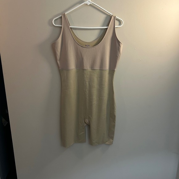 SPANX 1X Bodysuit Shapewear Beige Tank Top Thong One Piece Shaper Comfort - Picture 1 of 5